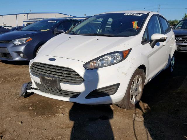 3FADP4EJ0FM111598 - 2015 FORD FIESTA SE WHITE photo 2