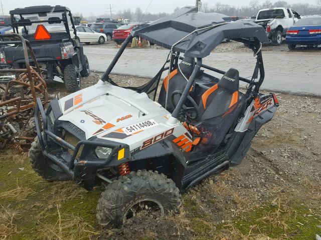 4XAVE7EA7EF272820 - 2014 POLARIS RZR 800 S SILVER photo 2