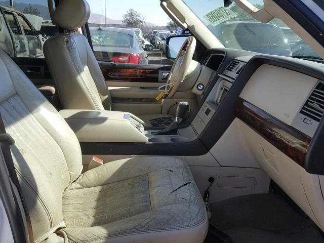 5LMFU27R63LJ50463 - 2003 LINCOLN NAVIGATOR Ақ фото 5