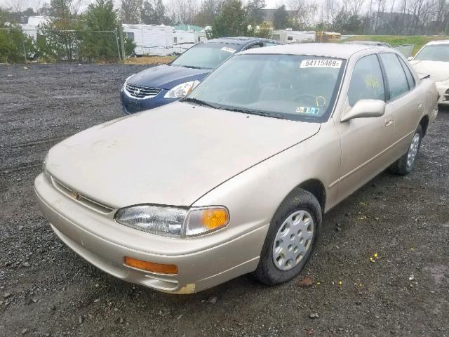 4T1BG12K2TU716643 - 1996 TOYOTA CAMRY DX BEIGE photo 2