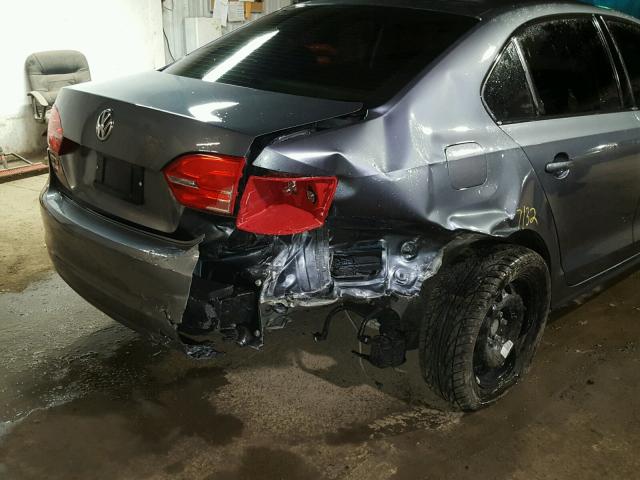 3VW2K7AJ9DM370754 - 2013 VOLKSWAGEN JETTA BASE 灰色 照片 9