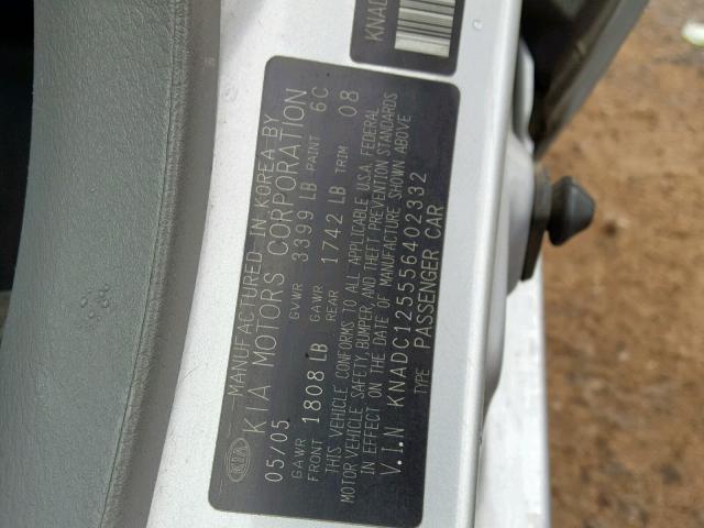 KNADC125556402332 - 2005 KIA RIO SILVER photo 10