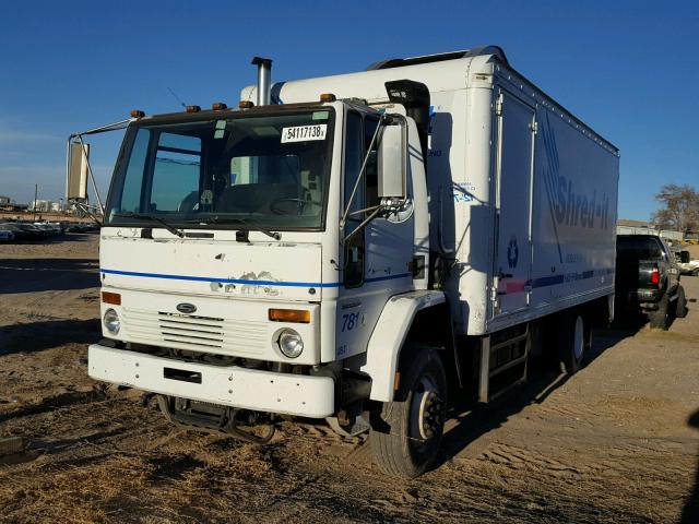 49HAADBV44DM33156 - 2004 STERLING TRUCK SC 8000 WHITE photo 2