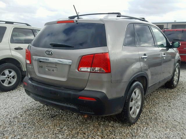 5XYKT4A64DG358759 - 2013 KIA SORENTO LX GRAY photo 4