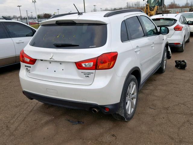 4A4AR4AW2FE035387 - 2015 MITSUBISHI OUTLANDER WHITE photo 4