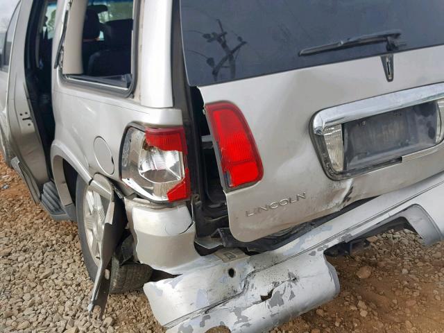 5LMFU28R23LJ03218 - 2003 LINCOLN NAVIGATOR 灰色 照片 9