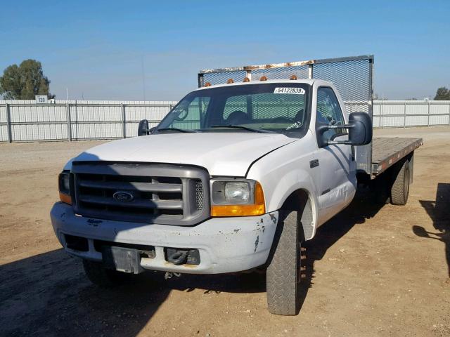 1FDAF56F1YEC48957 - 2000 FORD F550 SUPER WHITE photo 2