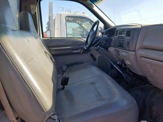 1FDAF56F1YEC48957 - 2000 FORD F550 SUPER WHITE photo 5