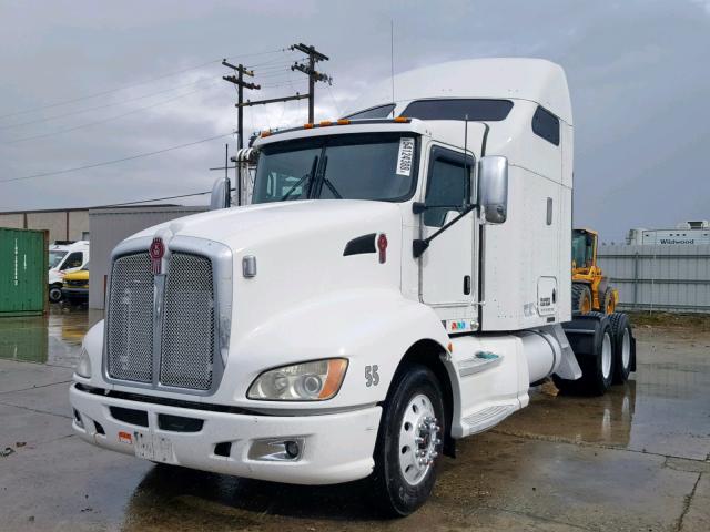 1XKAD49X68J223721 - 2008 KENWORTH CONSTRUCTI WHITE photo 2