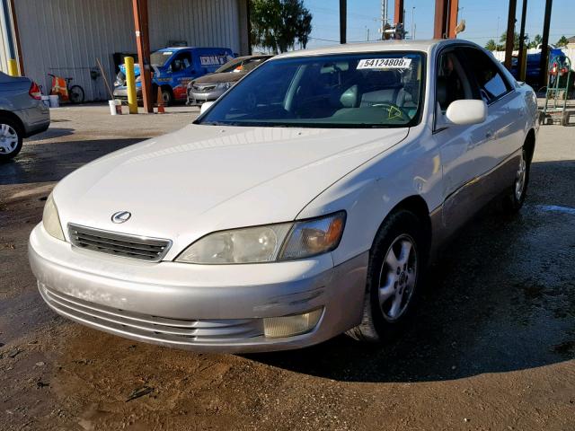 JT8BF22G3V0057442 - 1997 LEXUS ES 300 WHITE photo 2