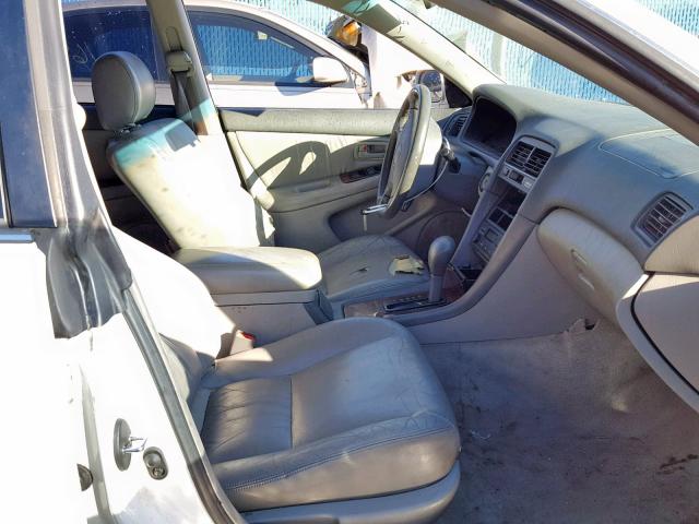 JT8BF22G3V0057442 - 1997 LEXUS ES 300 WHITE photo 5