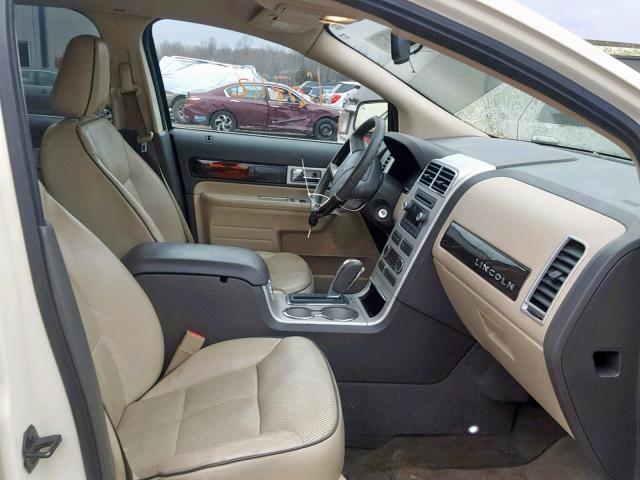 2LMDU88C68BJ24285 - 2008 LINCOLN MKX CREAM photo 5