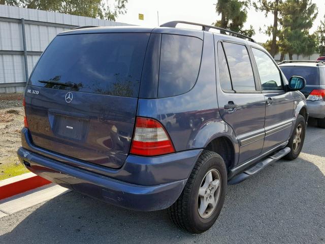 4JGAB54E2XA128774 - 1999 MERCEDES-BENZ ML 320 BLUE photo 4