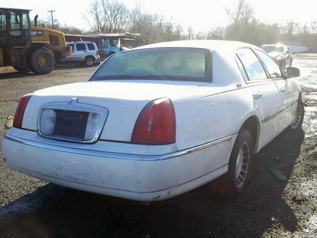 1LNHM81W4YY788010 - 2000 LINCOLN TOWN CAR E WHITE photo 4