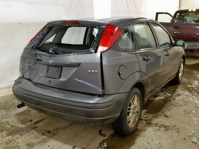 3FAFP37N75R101638 - 2005 FORD FOCUS ZX5 GRAY photo 4