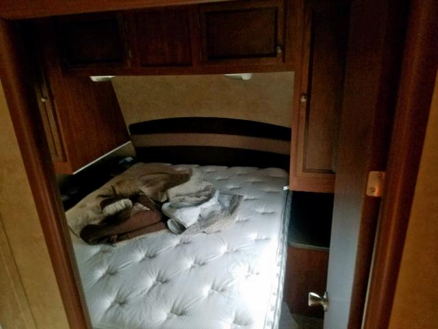 1UJBJ0BS6C18S0215 - 2012 JAYCO JAFEATHER WHITE photo 5