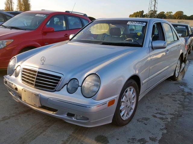 WDBJF65J1YB166856 - 2000 MERCEDES-BENZ E 320 SILVER photo 2