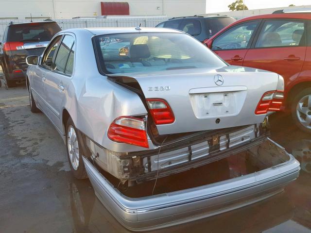 WDBJF65J1YB166856 - 2000 MERCEDES-BENZ E 320 SILVER photo 3