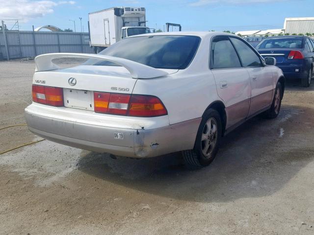 JT8BF28G5W0096042 - 1998 LEXUS ES 300 WHITE photo 4