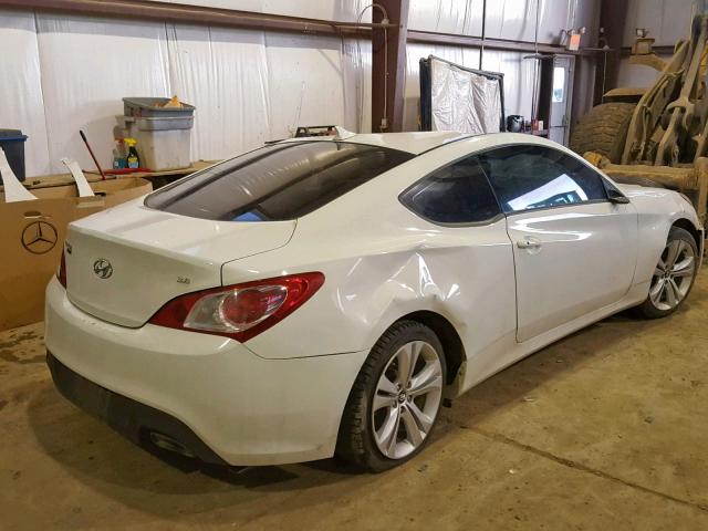 KMHHU6KH7AU016490 - 2010 HYUNDAI GENESIS CO WHITE photo 4