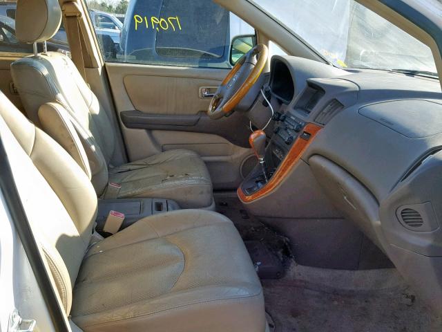 JTJGF10U320136922 - 2002 LEXUS RX 300 WHITE photo 5