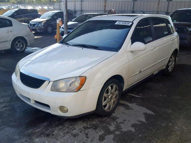 KNAFE161055075709 - 2005 KIA SPECTRA5 WHITE photo 2