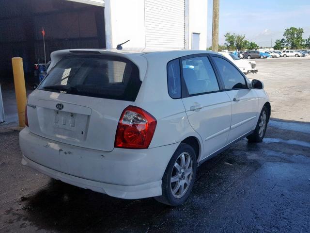 KNAFE161055075709 - 2005 KIA SPECTRA5 WHITE photo 4