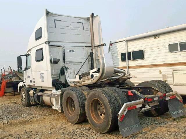 4V4NC9EJ8DN132469 - 2013 VOLVO VN VNL WHITE photo 3