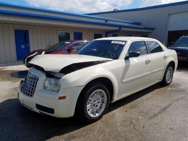 2C3JA43R85H543316 - 2005 CHRYSLER 300 BEIGE photo 2