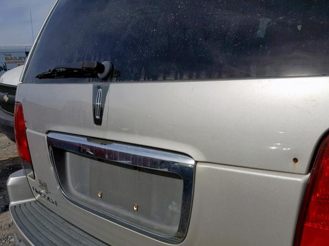 5LMEU88H05ZJ16135 - 2005 LINCOLN AVIATOR 银色 照片 9