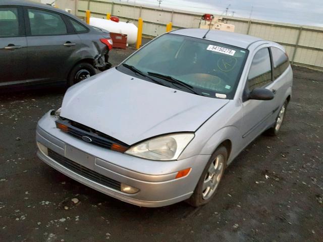 3FAFP31302R169752 - 2002 FORD FOCUS ZX3 SILVER photo 2