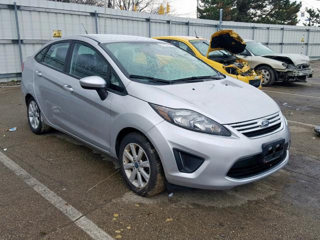 3FADP4BJ1CM105261 - 2012 FORD FIESTA SE SILVER photo 1