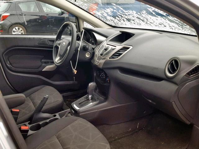 3FADP4BJ1CM105261 - 2012 FORD FIESTA SE SILVER photo 5