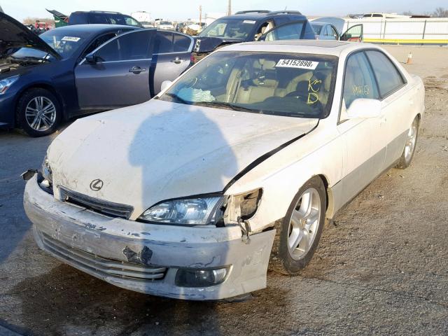 JT8BF28G6Y0268923 - 2000 LEXUS ES 300 WHITE photo 2