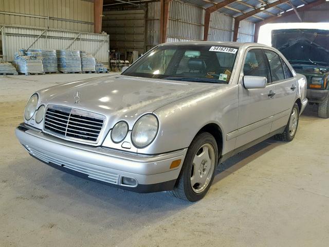 WDBJF72F9VA154574 - 1997 MERCEDES-BENZ E 420 SILVER photo 2