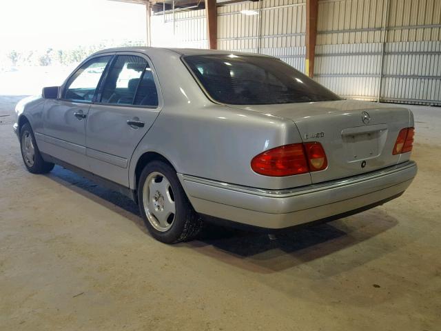 WDBJF72F9VA154574 - 1997 MERCEDES-BENZ E 420 SILVER photo 3