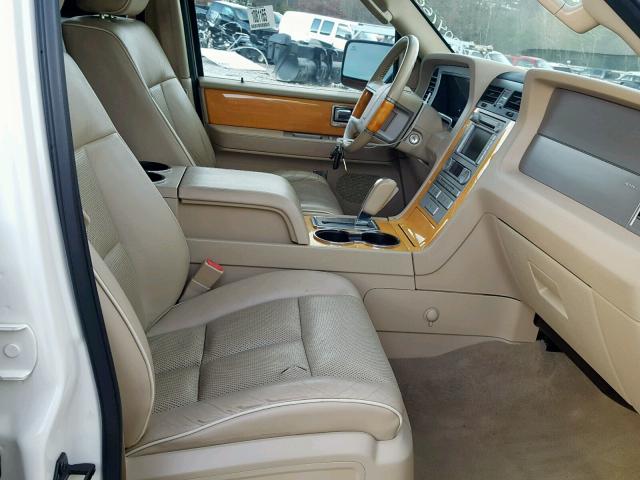 5LMFU28558LJ18414 - 2008 LINCOLN NAVIGATOR WHITE photo 5