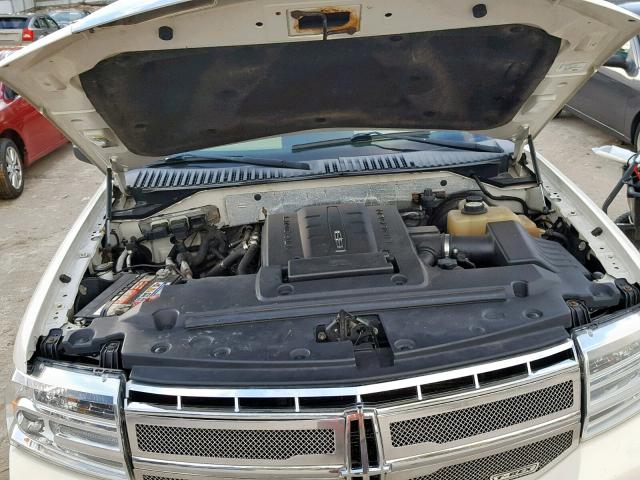 5LMFU28558LJ18414 - 2008 LINCOLN NAVIGATOR WHITE photo 7