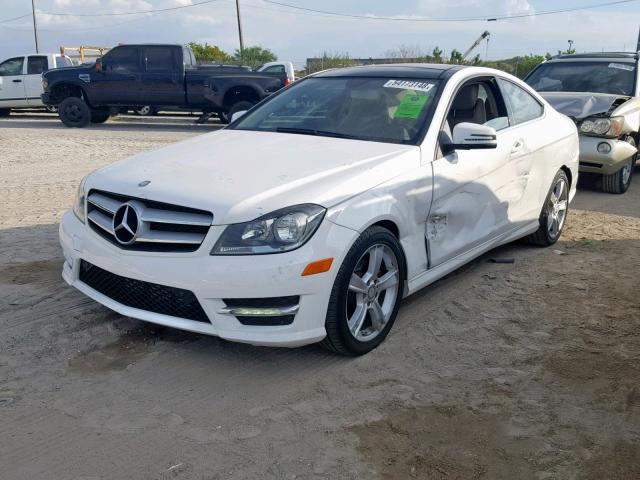 WDDGJ4HB1DF997172 - 2013 MERCEDES-BENZ C 250 WHITE photo 2