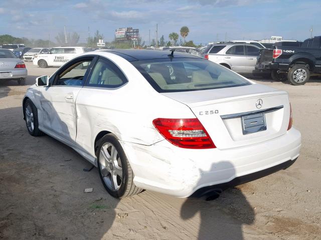 WDDGJ4HB1DF997172 - 2013 MERCEDES-BENZ C 250 WHITE photo 3