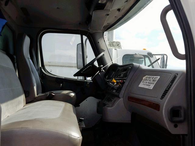 1FVACXCS47HX36635 - 2007 FREIGHTLINER M2 106 MED WHITE photo 5