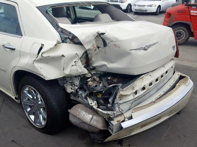 2C3AA63H05H517148 - 2005 CHRYSLER 300C WHITE photo 9