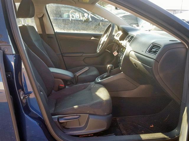 3VW2K7AJ5EM368064 - 2014 VOLKSWAGEN JETTA BASE BLUE photo 5