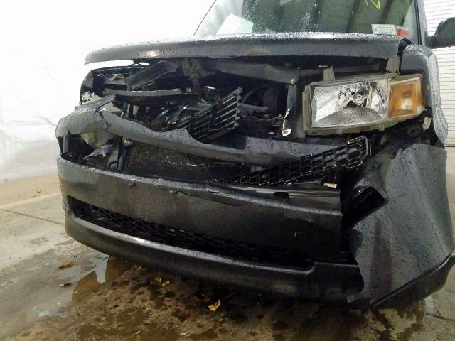 JTLKT324350209973 - 2005 TOYOTA SCION XB BLACK photo 9