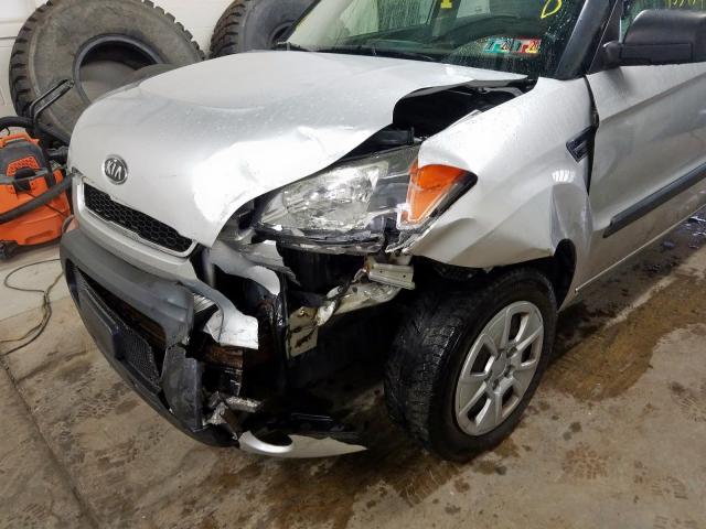 KNDJT2A13B7264919 - 2011 KIA SOUL SILVER photo 9