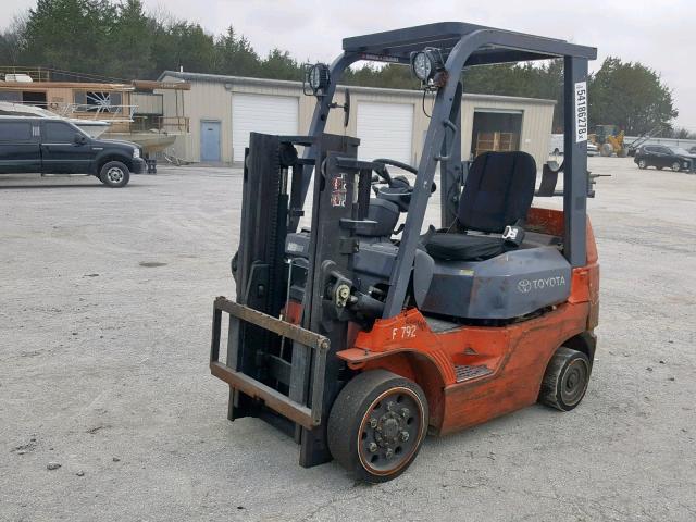 70293 - 2001 TOYOTA FORKLIFT ORANGE photo 2