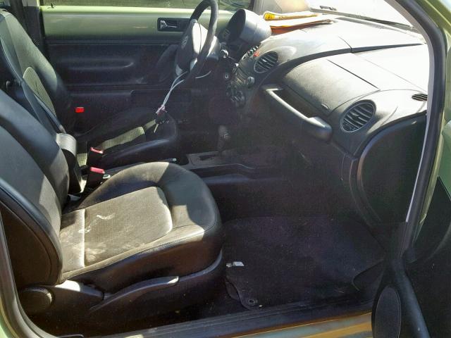 3VWPG3AG5AM000319 - 2010 VOLKSWAGEN NEW BEETLE მწვანე ფოტო 5