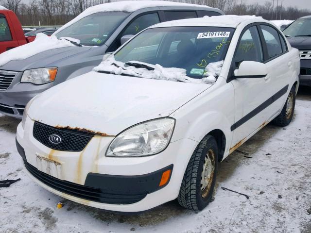 KNADE123166131439 - 2006 KIA RIO WHITE photo 2