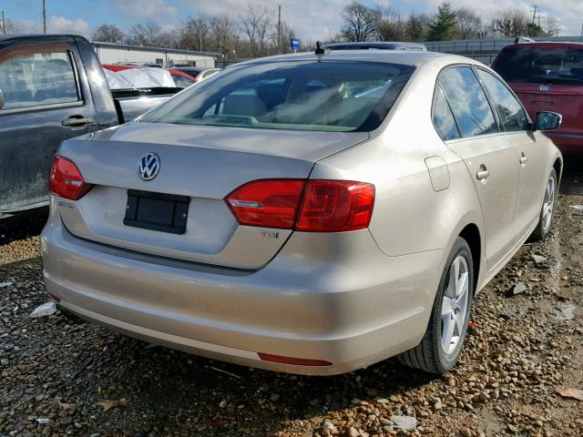 3VWLL7AJ2DM298975 - 2013 VOLKSWAGEN JETTA TDI BEIGE photo 4