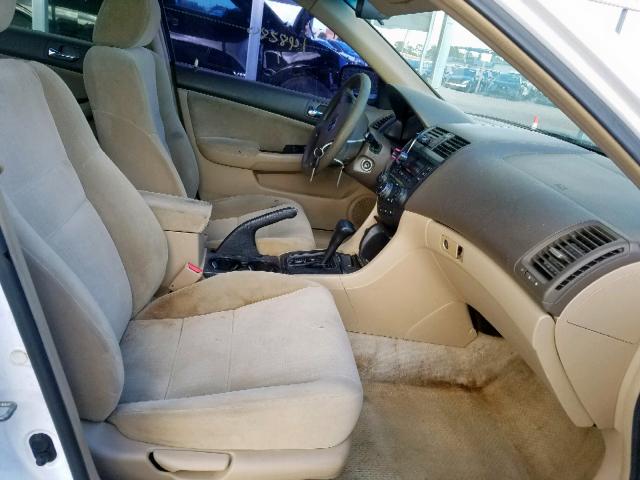 1HGCM56354A176530 - 2004 HONDA ACCORD LX WHITE photo 5